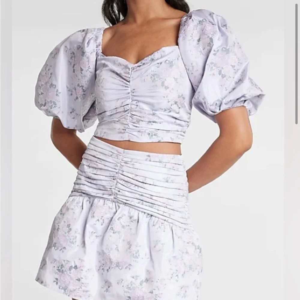 Express Lux lavender floral puff sleeve top - Picture 2 of 5
